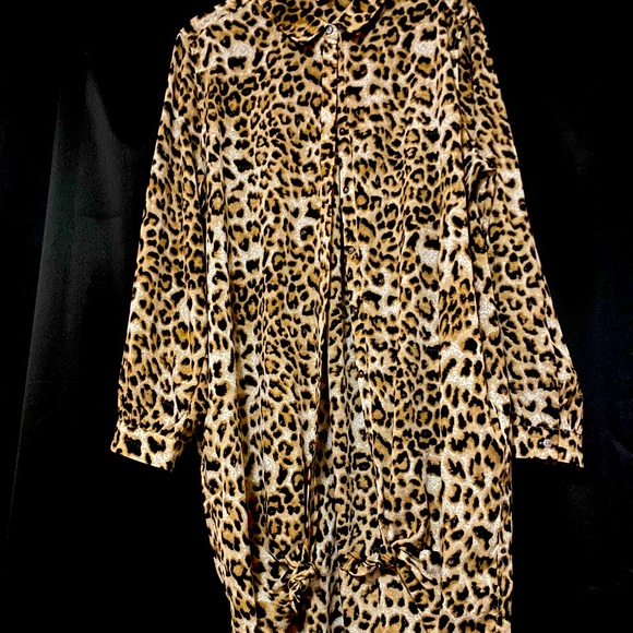 Leopard print Button down mid-length dress or top. - Picture 1 of 1